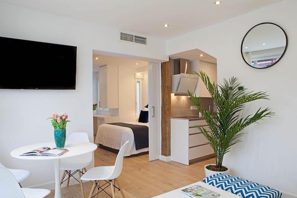 Appartamento Luminoso Apartamento Con Terraza En Sol Madrid Esterno foto