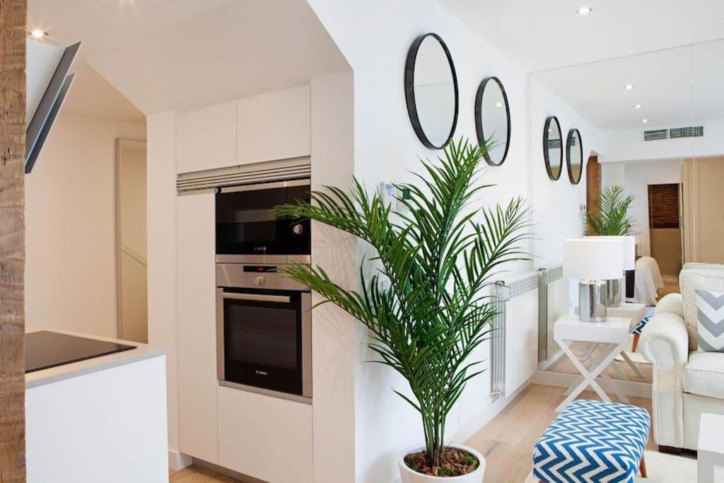 Appartamento Luminoso Apartamento Con Terraza En Sol Madrid Esterno foto